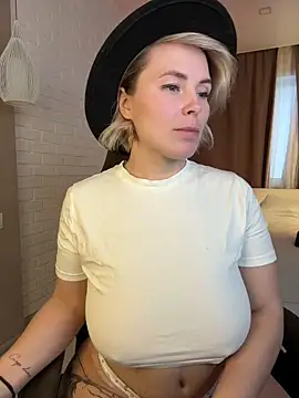 Charming Daphny online show from December 4, 6:12 am