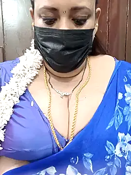 Snapshot of ashikaa_r chatting on January 1, 12:44 pm ashikaa r online show from January 1, 12:44 pm