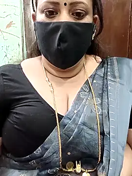 Snapshot of ashikaa_r chatting on December 18, 8:26 pm ashikaa r online show from December 18, 8:26 pm