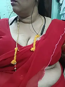 Snapshot of ashikaa_r chatting on August 7, 6:32 pm ashikaa r online show from August 7, 6:32 pm
