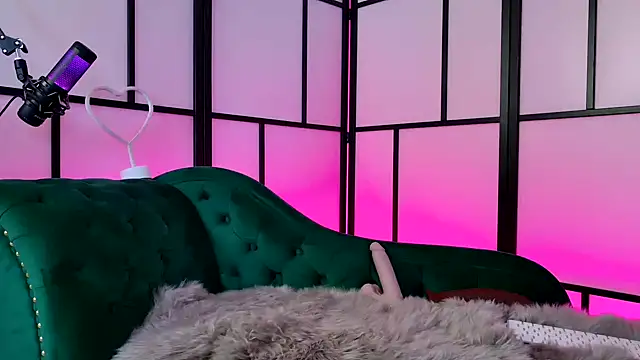 Snapshot of Allys_secret chatting on March 6, 1:14 pm Allys secret online show from March 6, 1:14 pm