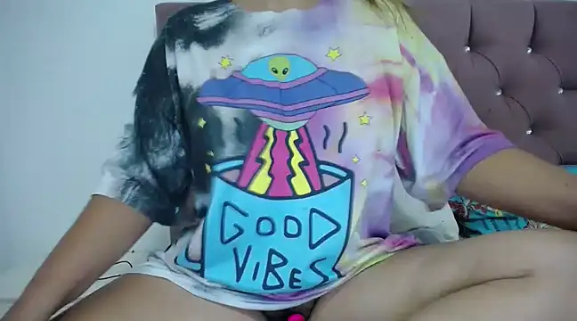 Snapshot of mirand_zackyx chatting on February 14, 11:31 am mirand zackyx online show from February 14, 11:31 am