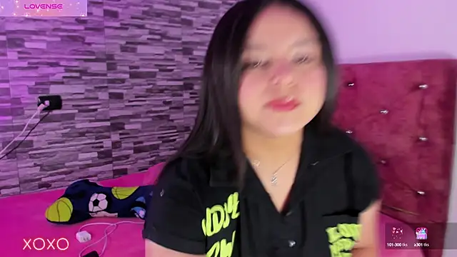 Snapshot of skyhotgirll chatting on January 18, 9:45 pm skyhotgirll online show from January 18, 9:45 pm