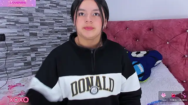 Snapshot of skyhotgirll chatting on February 6, 6:02 pm skyhotgirll online show from February 6, 6:02 pm