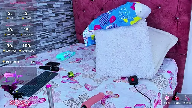 Snapshot of skyhotgirll chatting on February 18, 10:03 pm skyhotgirll online show from February 18, 10:03 pm