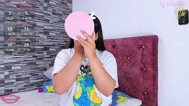 Snapshot of skyhotgirll chatting on September 11, 2:11 am skyhotgirll online show from September 11, 2:11 am