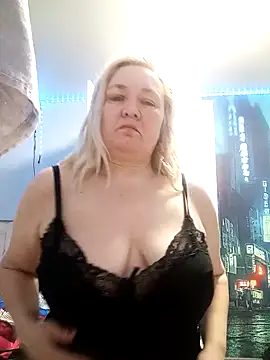 HelenaGlossX online show from December 1, 4:40 pm