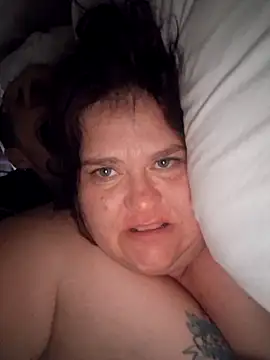 Snapshot of mcv131985 chatting on November 3, 7:09 am mcv131985 online show from November 3, 7:09 am