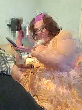 Snapshot of mcv131985 chatting on November 13, 5:17 am mcv131985 online show from November 13, 5:17 am