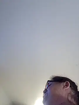 Snapshot of mcv131985 chatting on December 2, 4:07 am mcv131985 online show from December 2, 4:07 am