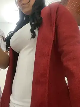 Snapshot of luisa16xxx chatting on December 25, 1:31 am luisa16xxx online show from December 25, 1:31 am