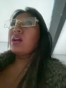 Snapshot of luisa16xxx chatting on March 6, 9:53 pm luisa16xxx online show from March 6, 9:53 pm