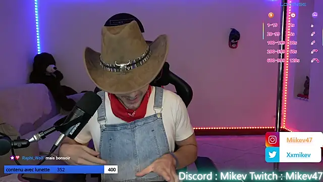 Snapshot of Mikev chatting on September 29, 6:02 pm Mikev online show from September 29, 6:02 pm