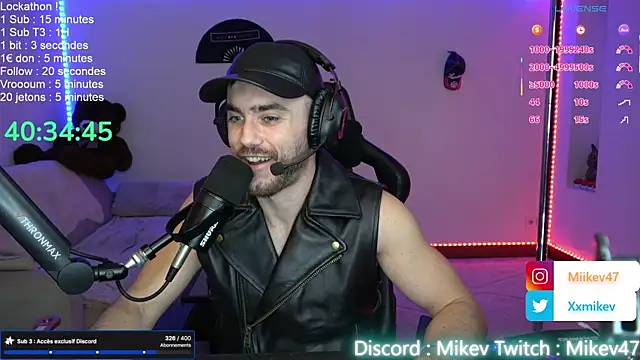 Snapshot of Mikev chatting on October 9, 6:06 pm Mikev online show from October 9, 6:06 pm