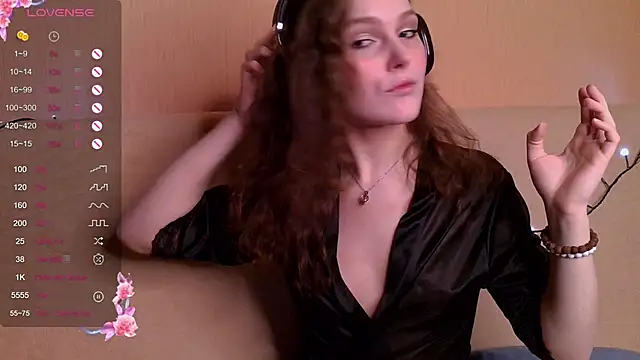 Snapshot of Jenna_Sativa chatting on February 13, 1:59 pm Jenna Sativa online show from February 13, 1:59 pm