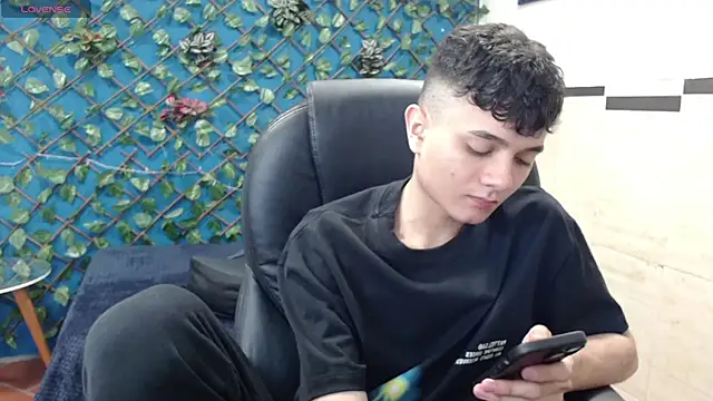 Snapshot of Waturox chatting on January 24, 7:07 pm Waturox online show from January 24, 7:07 pm