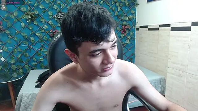 Snapshot of Waturox chatting on October 2, 7:10 pm Waturox online show from October 2, 7:10 pm