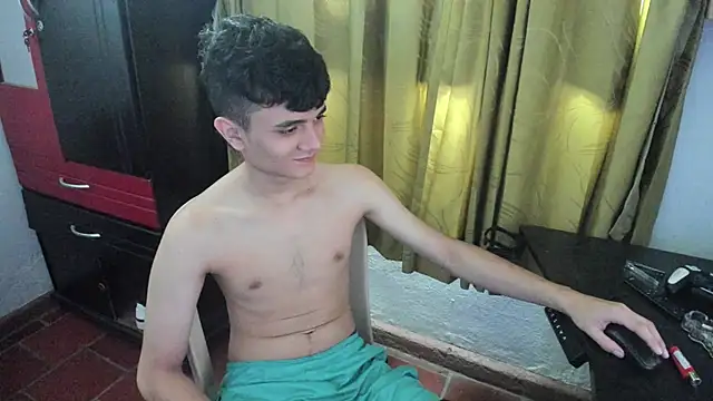 Snapshot of Waturox chatting on December 16, 3:50 pm Waturox online show from December 16, 3:50 pm