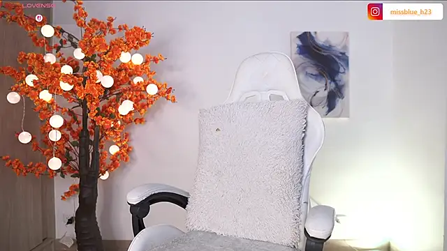 VictoriaHiill online show from September 20, 8:32 pm