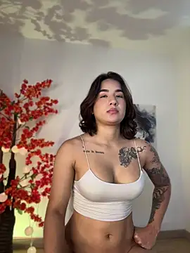 VictoriaHiill online show from April 30, 4:24 pm