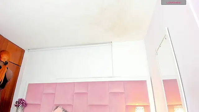 DaphneLloyd online show from December 10, 2:05 am