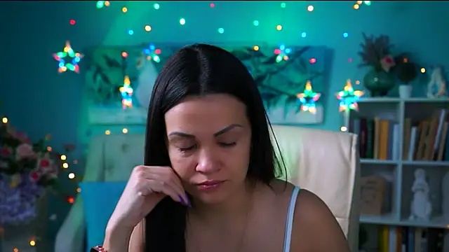 Snapshot of KarolinaRobinson chatting on December 15, 3:31 pm KarolinaRobinson online show from December 15, 3:31 pm