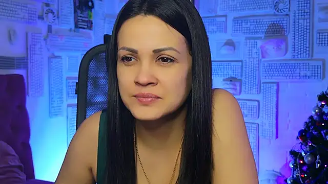 Snapshot of KarolinaRobinson chatting on January 4, 11:43 am KarolinaRobinson online show from January 4, 11:43 am