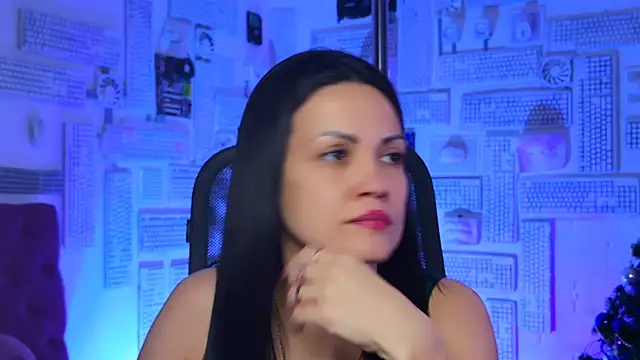 Snapshot of KarolinaRobinson chatting on January 4, 2:46 pm KarolinaRobinson online show from January 4, 2:46 pm