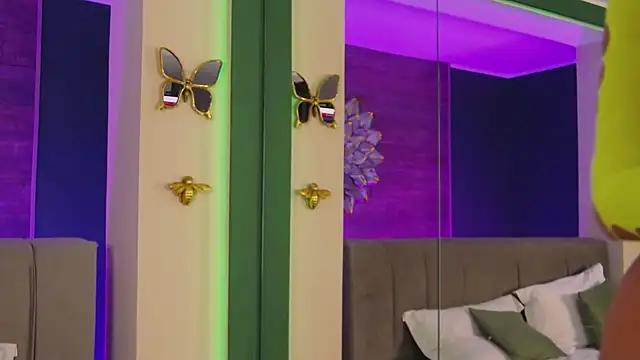 LoraDevine online show from February 25, 8:07 pm