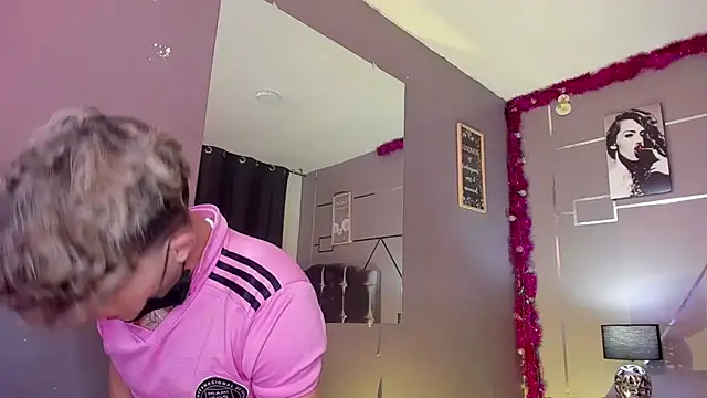 Snapshot of ANDRIUS_24 chatting on December 3, 4:50 pm ANDRIUS 24 online show from December 3, 4:50 pm