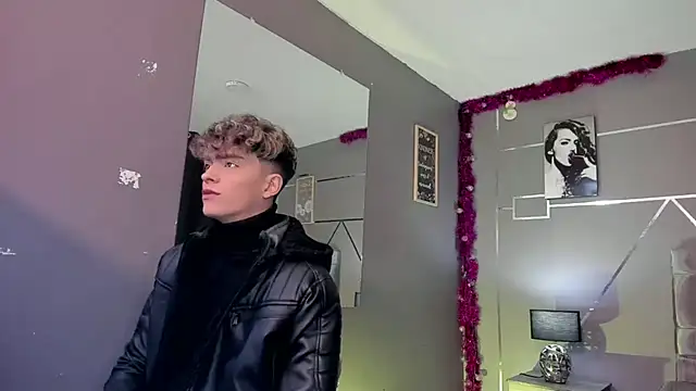 Snapshot of ANDRIUS_24 chatting on December 5, 12:44 pm ANDRIUS 24 online show from December 5, 12:44 pm