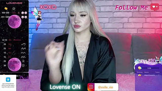 Snapshot of Eva_Evile chatting on December 19, 1:07 pm Eva Evile online show from December 19, 1:07 pm