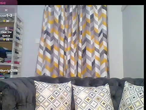 Snapshot of Petite_254 chatting on February 5, 12:42 am Petite 254 online show from February 5, 12:42 am