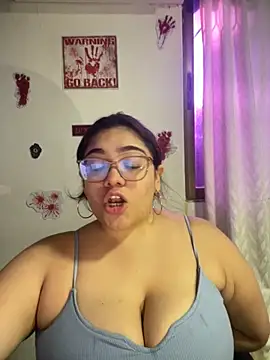 Snapshot of KathyGonzalez chatting on October 13, 11:43 am KathyGonzalez online show from October 13, 11:43 am