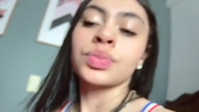 Snapshot of strawberrymia68 chatting on January 14, 7:11 pm strawberrymia68 online show from January 14, 7:11 pm