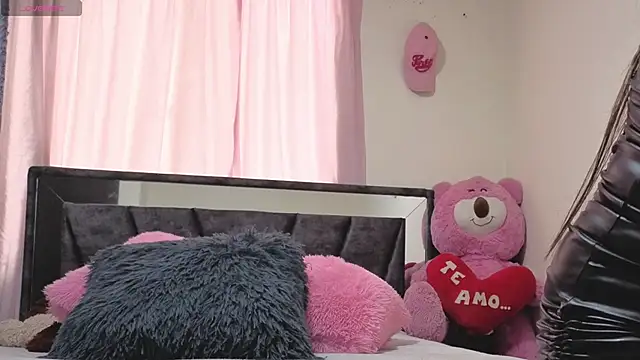 Snapshot of Hotsamantamature chatting on November 5, 9:04 pm Hotsamantamature online show from November 5, 9:04 pm