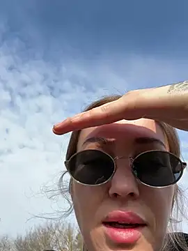 Snapshot of ElenaHaze chatting on March 14, 9:35 am ElenaHaze online show from March 14, 9:35 am