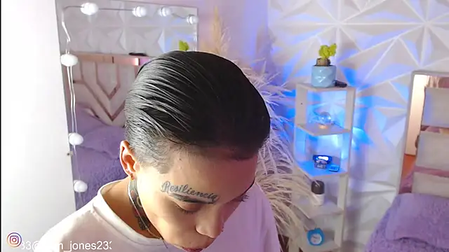 Jonesliam23 online show from October 2, 7:21 pm