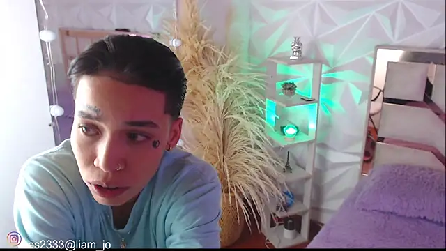 Jonesliam23 online show from October 14, 7:25 pm