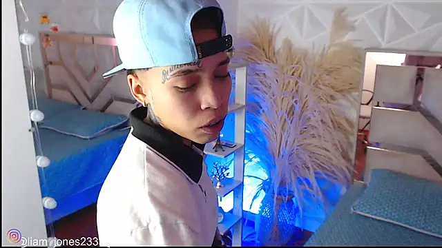 Jonesliam23 online show from November 24, 7:24 pm