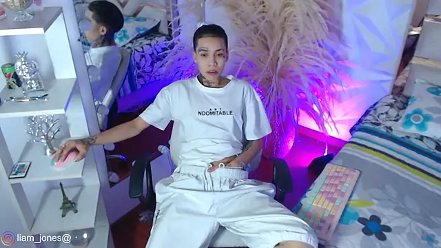 Jonesliam23 online show from March 17, 7:28 pm