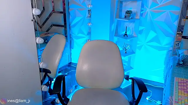 Snapshot of Jonesliam23 chatting on June 2, 8:00 pm Jonesliam23 online show from June 2, 8:00 pm