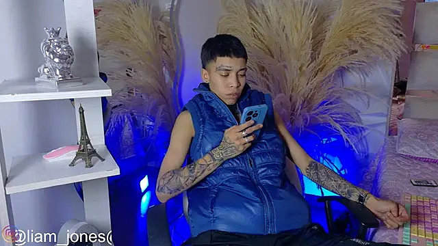 Jonesliam23 online show from August 6, 7:27 pm