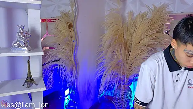 Jonesliam23 online show from August 8, 8:22 pm