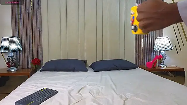 adaraSmiith online show from December 15, 12:31 pm