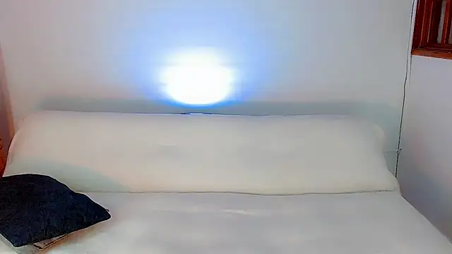 Snapshot of laura_sweett120 chatting on February 23, 11:47 pm laura sweett120 online show from February 23, 11:47 pm