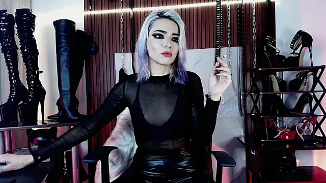 missdarklady online show from July 28, 12:18 am