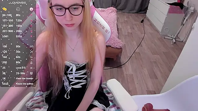 Snapshot of Malina_Lovely chatting on January 18, 12:14 am Malina Lovely online show from January 18, 12:14 am