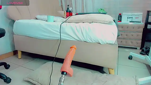 Snapshot of EmilyySaenz chatting on March 6, 4:38 pm EmilyySaenz online show from March 6, 4:38 pm