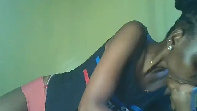 Snapshot of slim_girl02 chatting on June 16, 6:16 am slim girl02 online show from June 16, 6:16 am